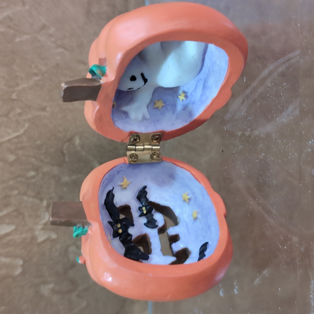 Halloween Jack O Lantern Trinket with Ghost and Bats inside